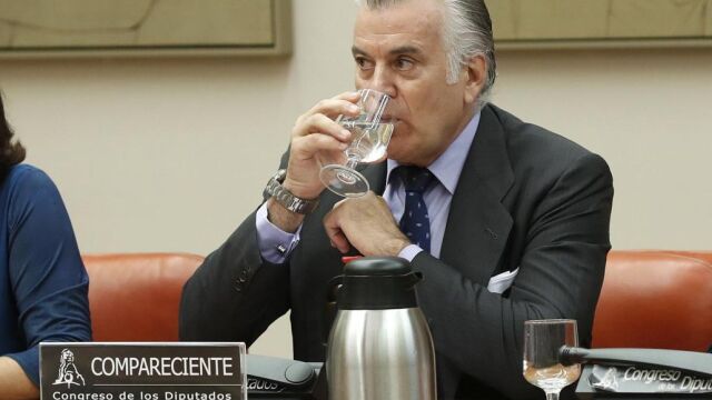 El extesorero del PP Luis Bárcenas hoy al Congreso durante su comparecencia en la comisión de investigación de la supuesta financiación ilegal del PP