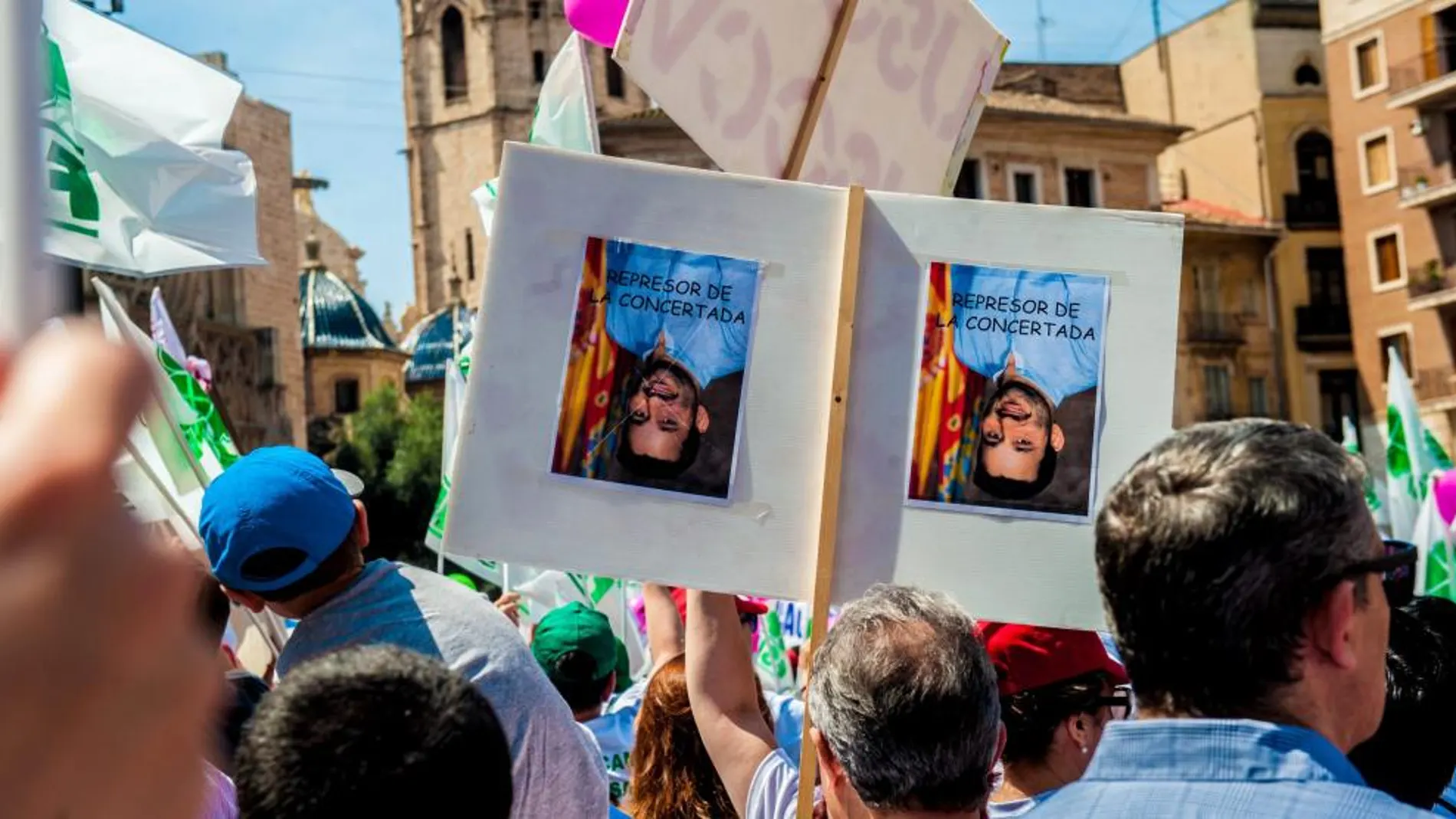 Manifestación contra el conseller de Educación, Vicent Marzà, el pasado mayo.