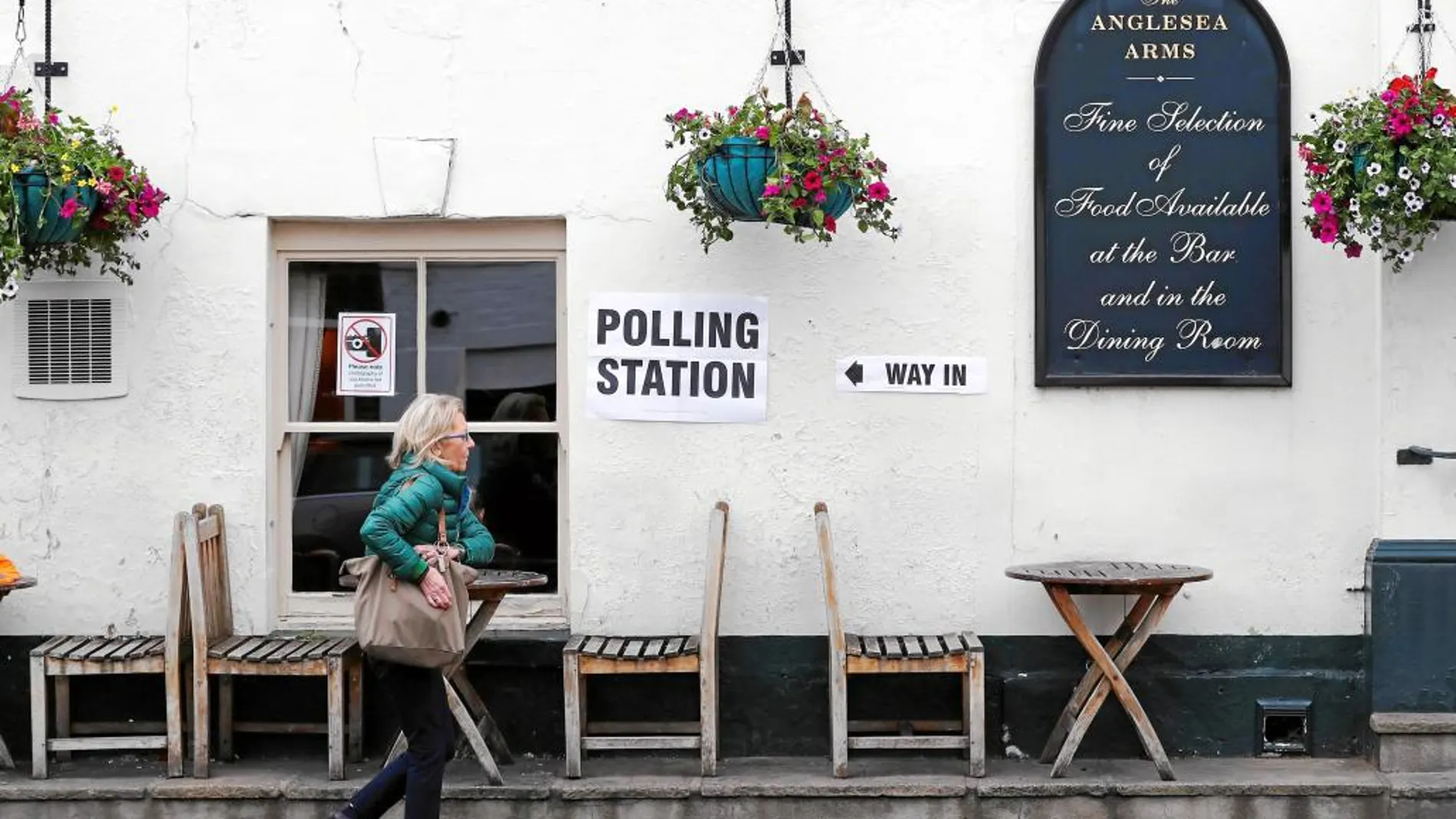 Algunos pubs británicos se convirtieron ayer en colegios electorales temporales