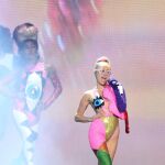 Miley Cyrus calentó el ambiente con sus modelitos y sus provocaciones