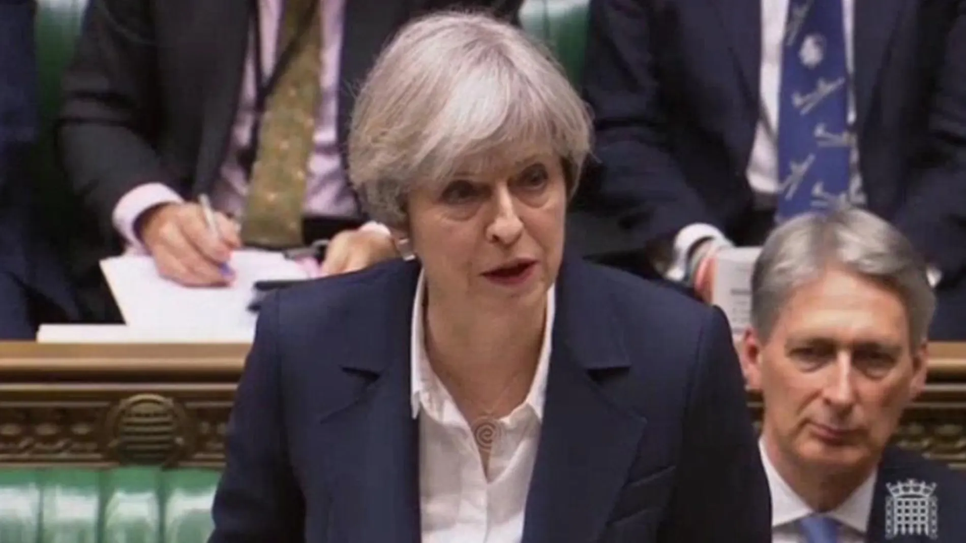 Imagen de televisión del Parlamento Británico que muestra a la primera ministra británica, Theresa May