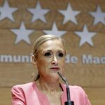 La presidenta de la Comunidad de Madrid, Cristina Cifuentes, durante una rueda de prensa