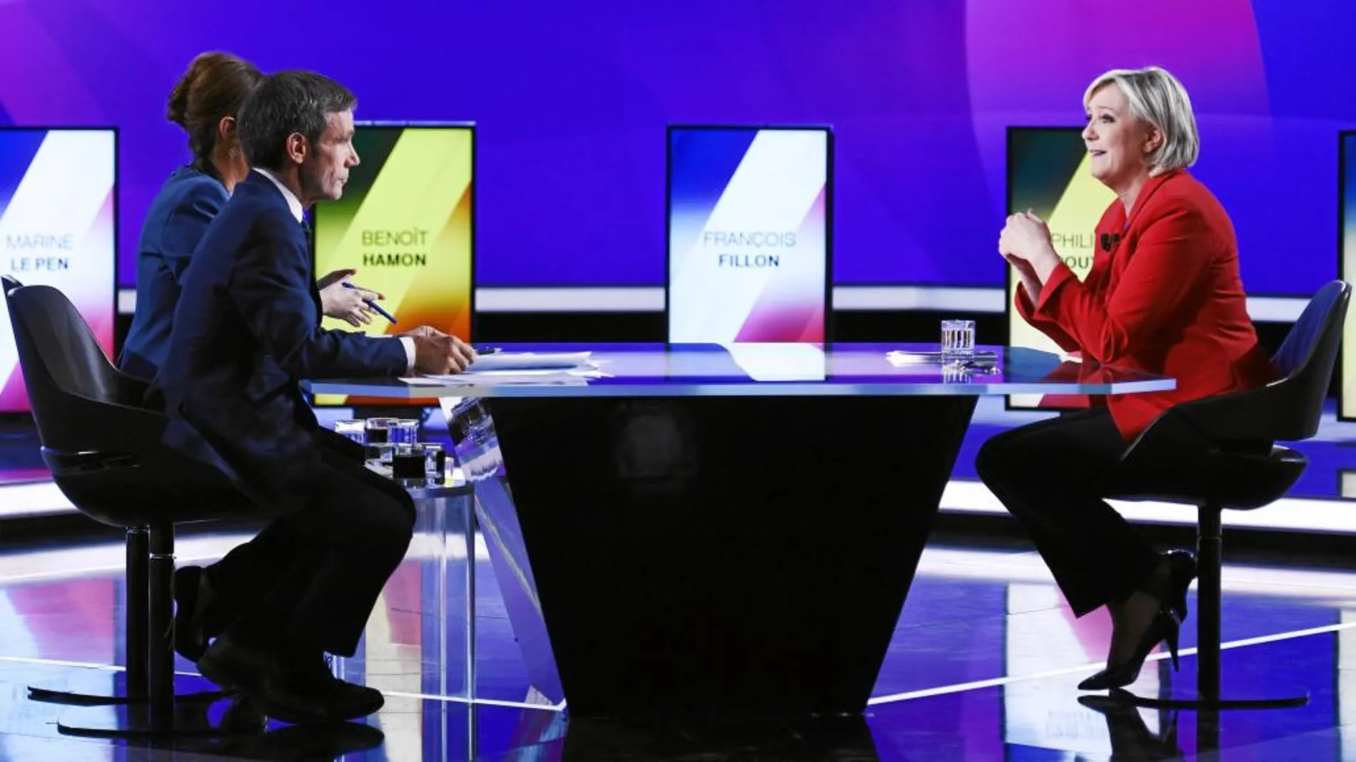 La líder del Frente Nacional, Marine Le Pen, durante la entrevista de anoche