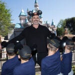 A principios de esta semana, Miguel Bosé disfrutó de un par de días en el parque Disneyland de California