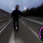 El hombre poco antes de caerse circulaba a 51 kilómetros por hora/Vídeo y foto: Atlas
