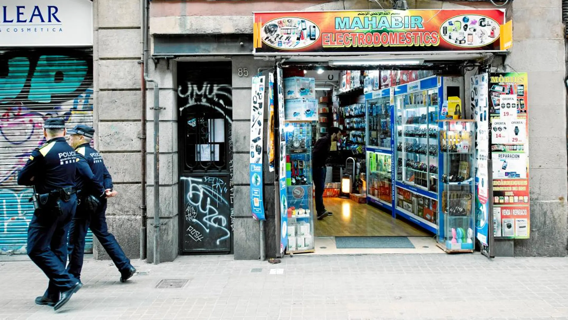 Comerciantes. Hay división de opiniones entre los establecimientos de las calles del Raval, aunque se agradece de momento una mayor presencia policial