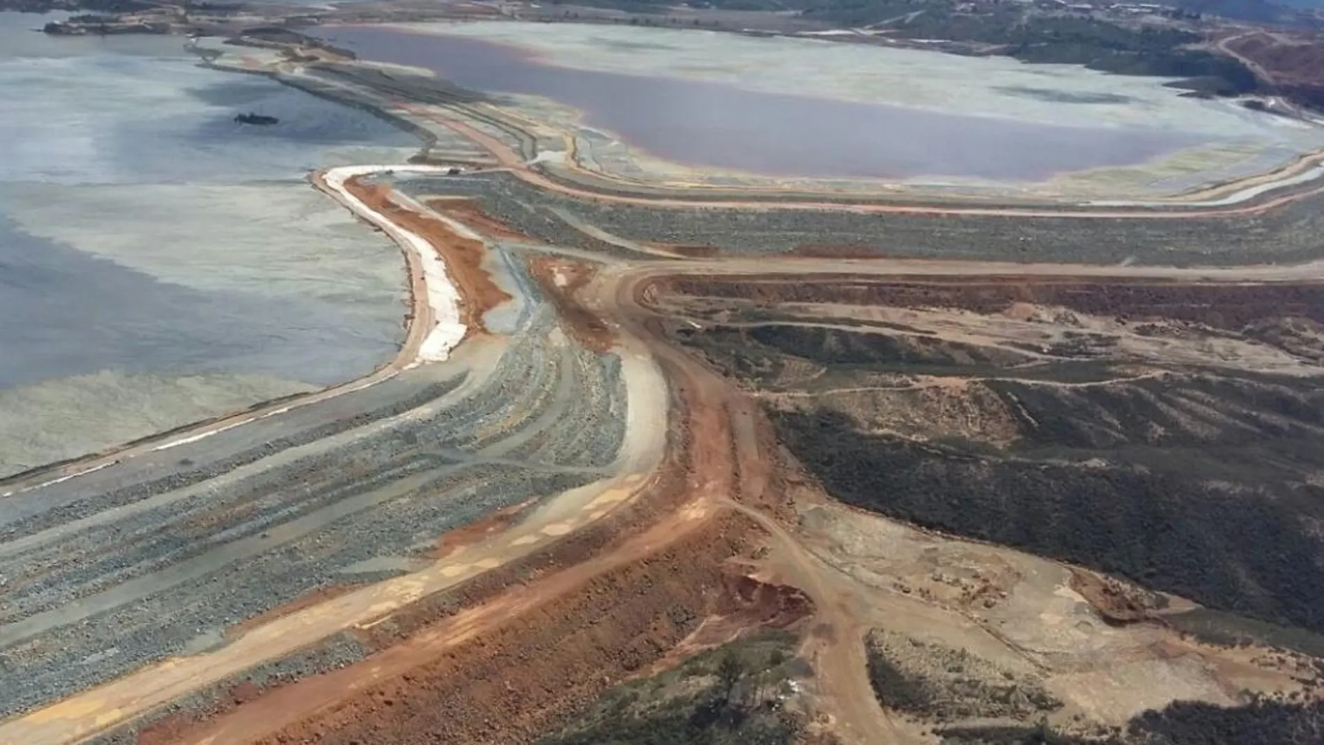 Vista aérea de las balsas de lodos de la mina de Riotinto, situada en la provincia de Huelva