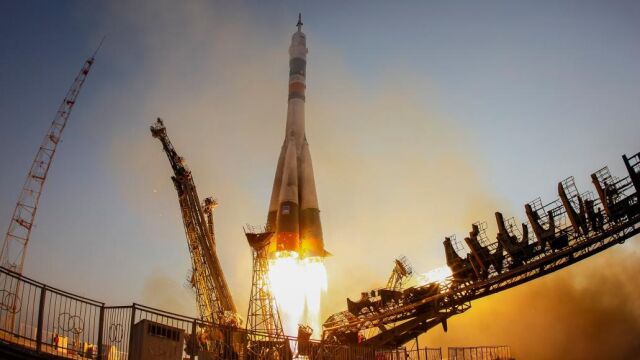 Momento del despegue de la nave Soyuz desde el cosmódromo de Baikonur