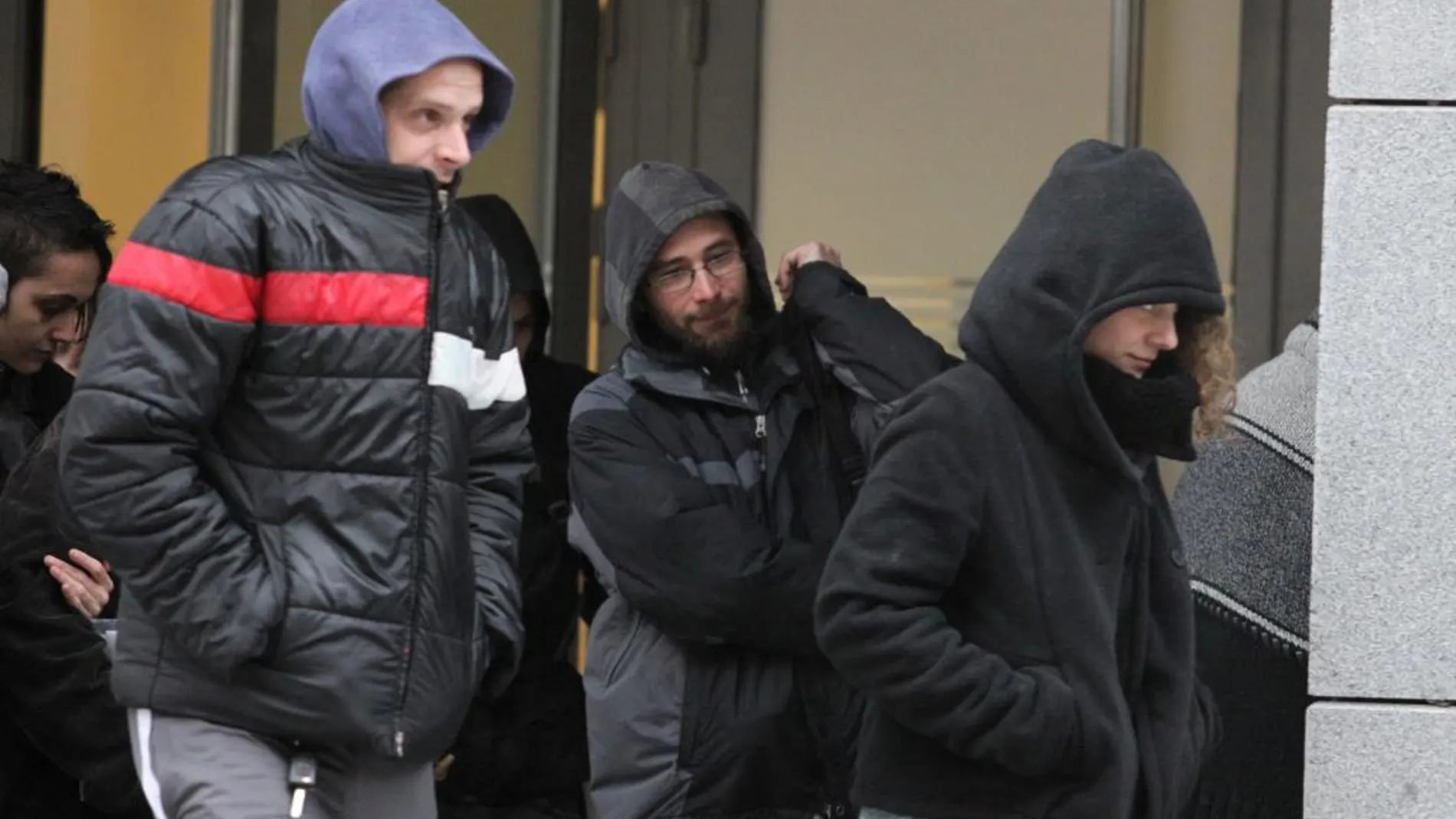 Los titiriteros Raúl García y Alfonso Lázaro llegando a la Audiencia Nacional esta mañana.