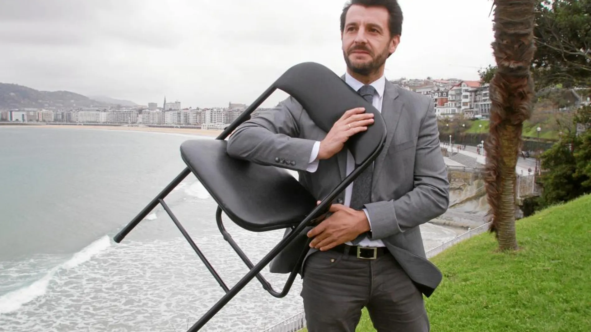 Ramón Gómez Ugalde: «En la política hay más tiburones que en la piscina del Aquarium»