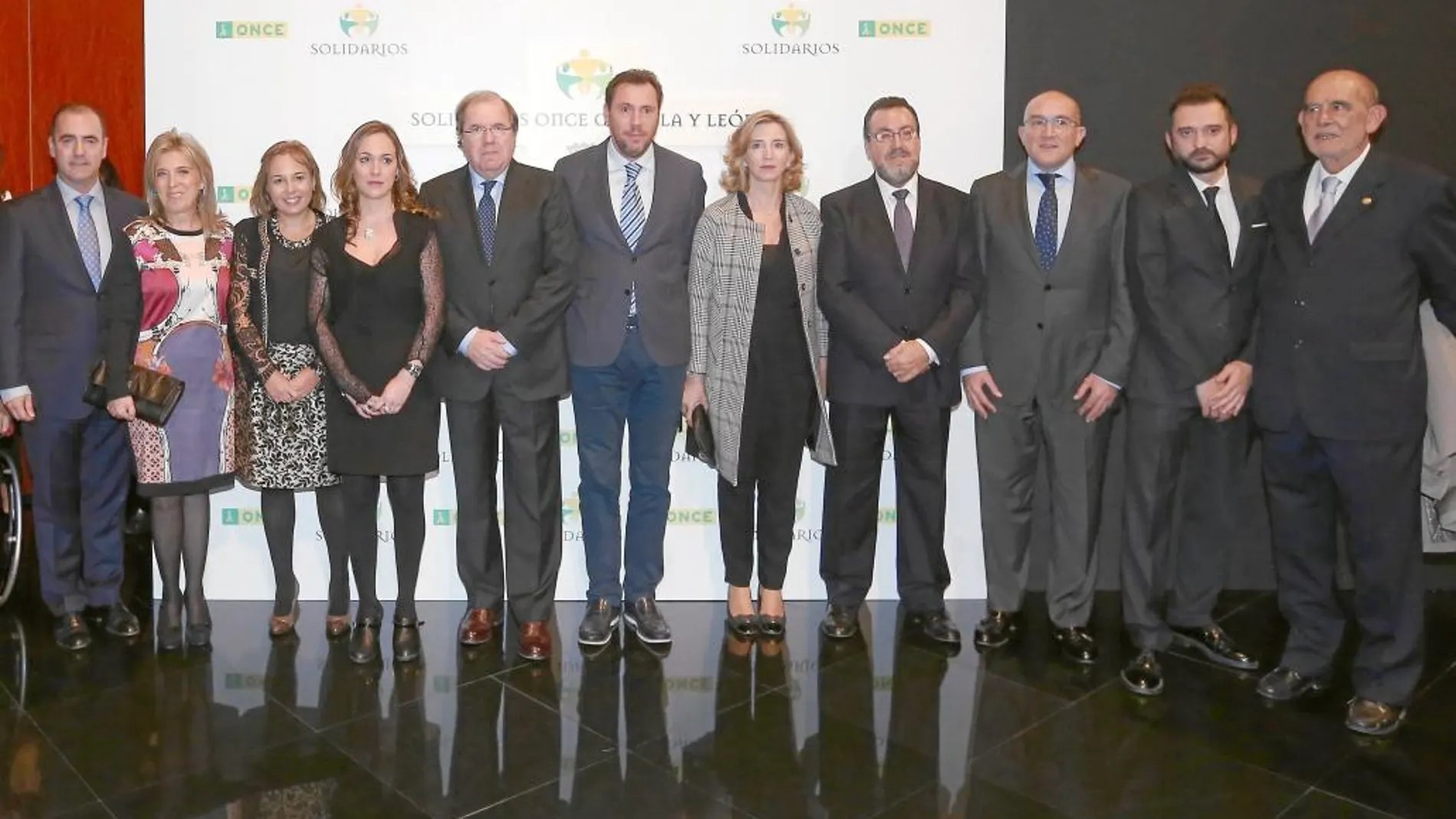 El presidente Herrera, María José Salgueiro, Óscar Puente y Jesús Julio Carnero, junto a los galardonados