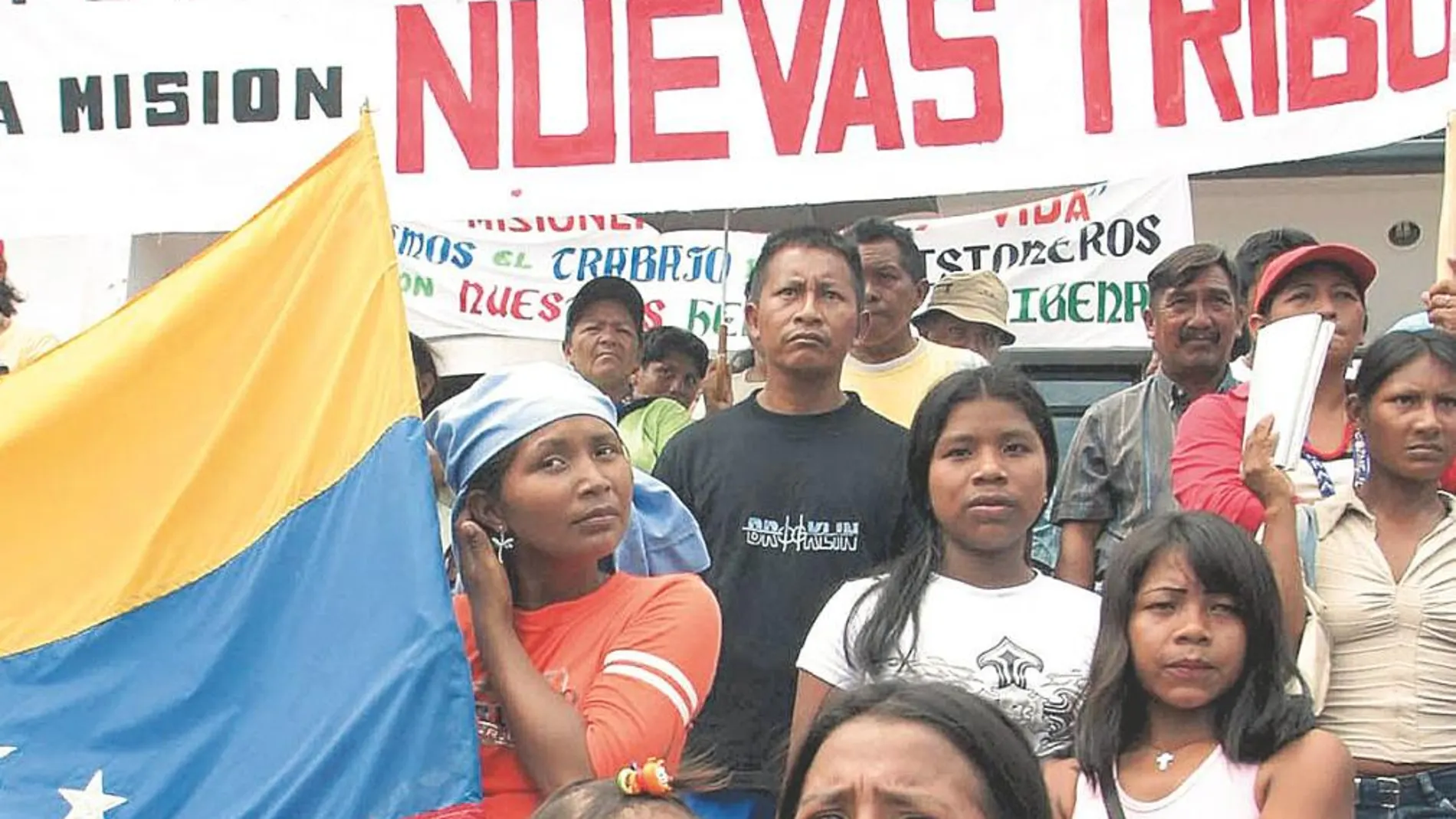 En 2005, Chávez expulsó a un grupo de evangelistas de Estados Unidos que trabajaban en la misión «Nuevas Tribus», aunque apoyó a la Iglesia Reformada de Venezuela
