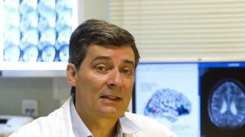 Dr. José Mª Prieto González. Neurólogo responsable del CSUR de Esclerosis Múltiple del Hospital Clínico Universitario de Santiago de Compostela y profesor asociado de Medicina de la Universidad de Santiago de Compostela