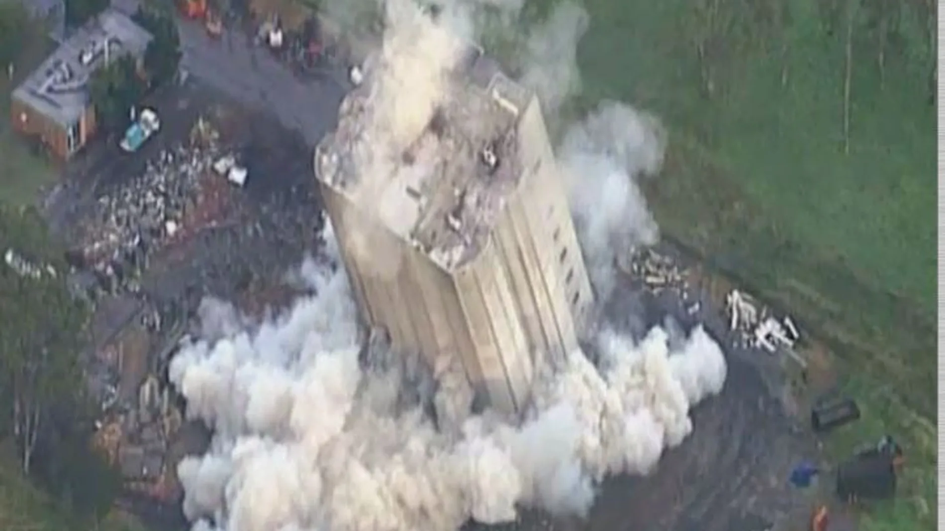 El edificio permaneció inclinado 40 minutos