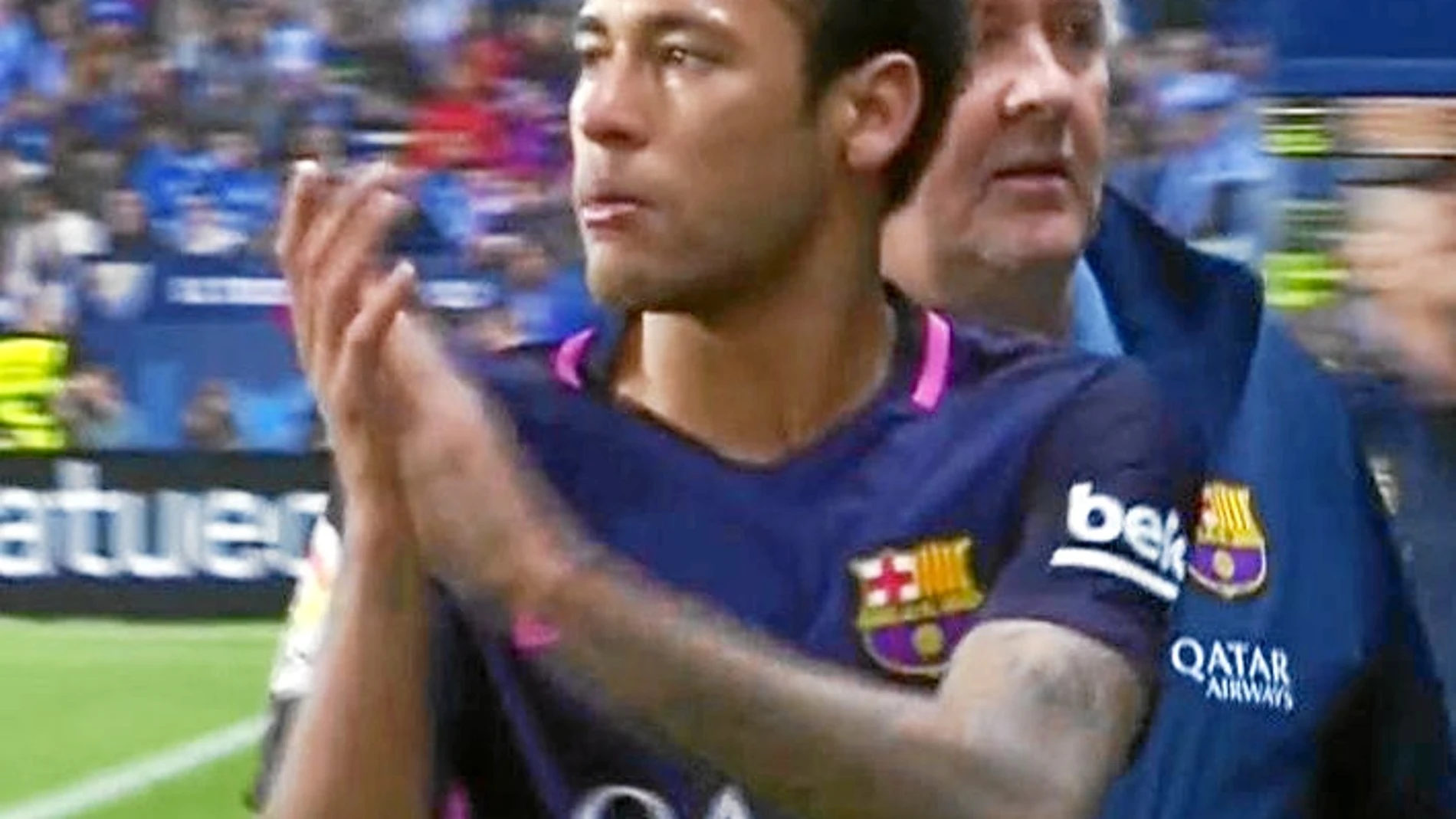 El polémico aplauso de Neymar al árbitro