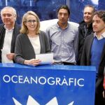 Torres y Calabuig (segundo y tercera por la izda), con el secretario autonómico de Turismo y el equipo del recinto