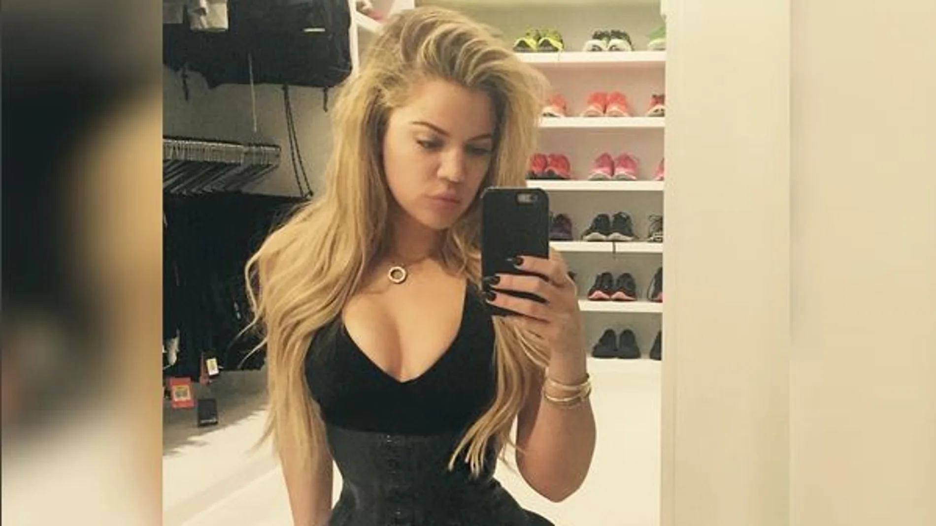 El secreto de la cintura de avispa de Khloe Kardashian