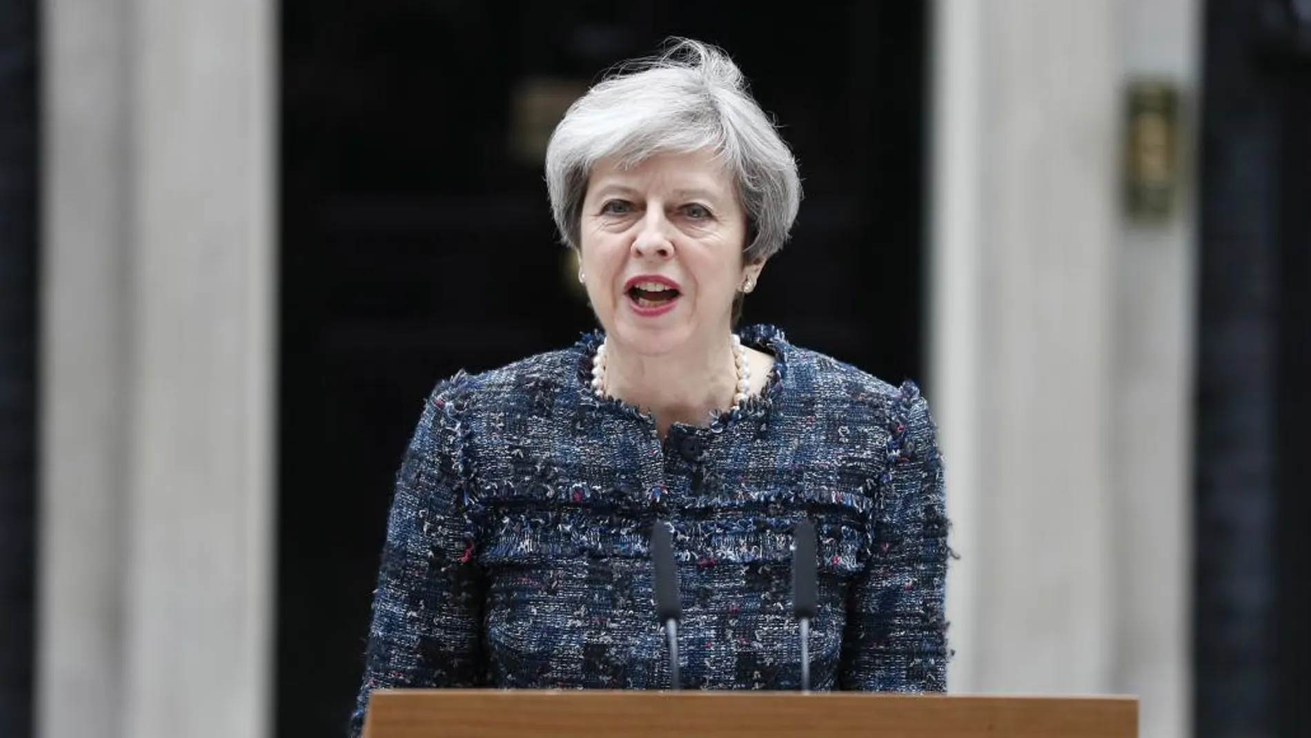 Theresa May, hace declaraciones a la prensa en el 10 de Downing Street