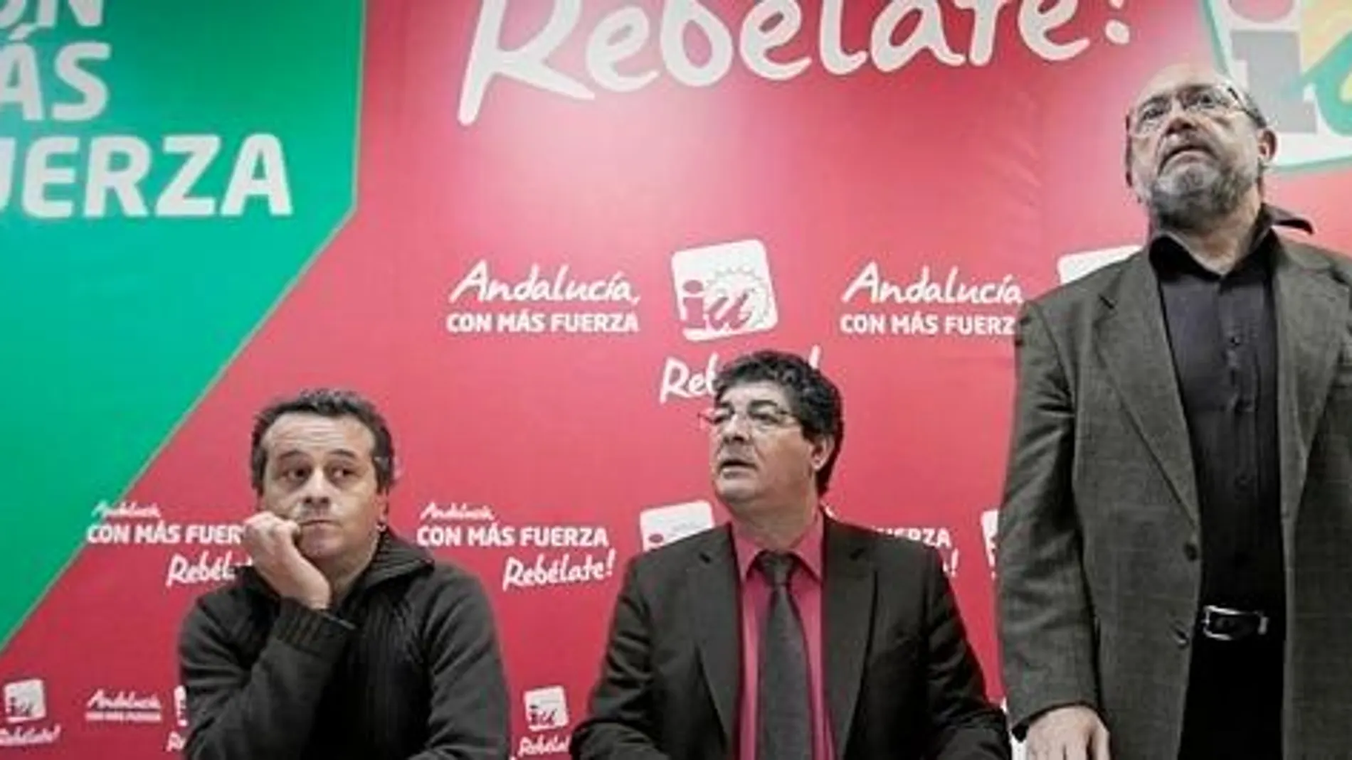 Valderas respaldó ayer el trabajo de su grupo en la comisión