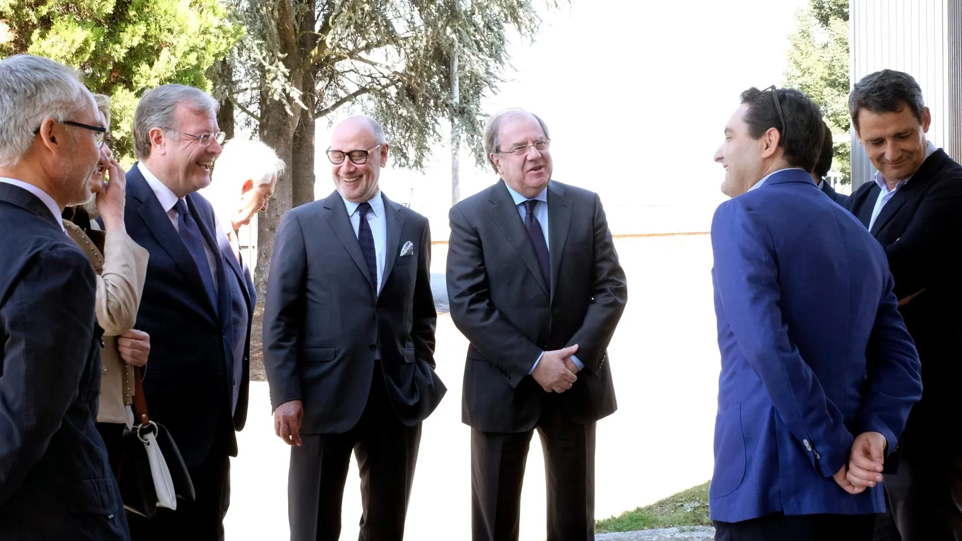 El presidente de Castilla y León, Juan Vicente Herrera, visita, junto al alcalde leonés, Antonio Silván, la fábrica de BA Glass