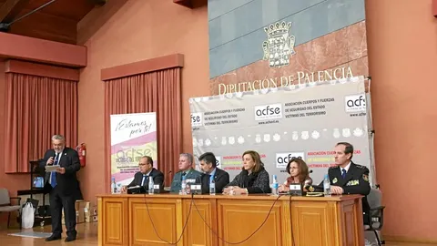 Participantes en la jornada del IX Día de la Mujer Víctima del Terrorismo, celebrada en Palencia