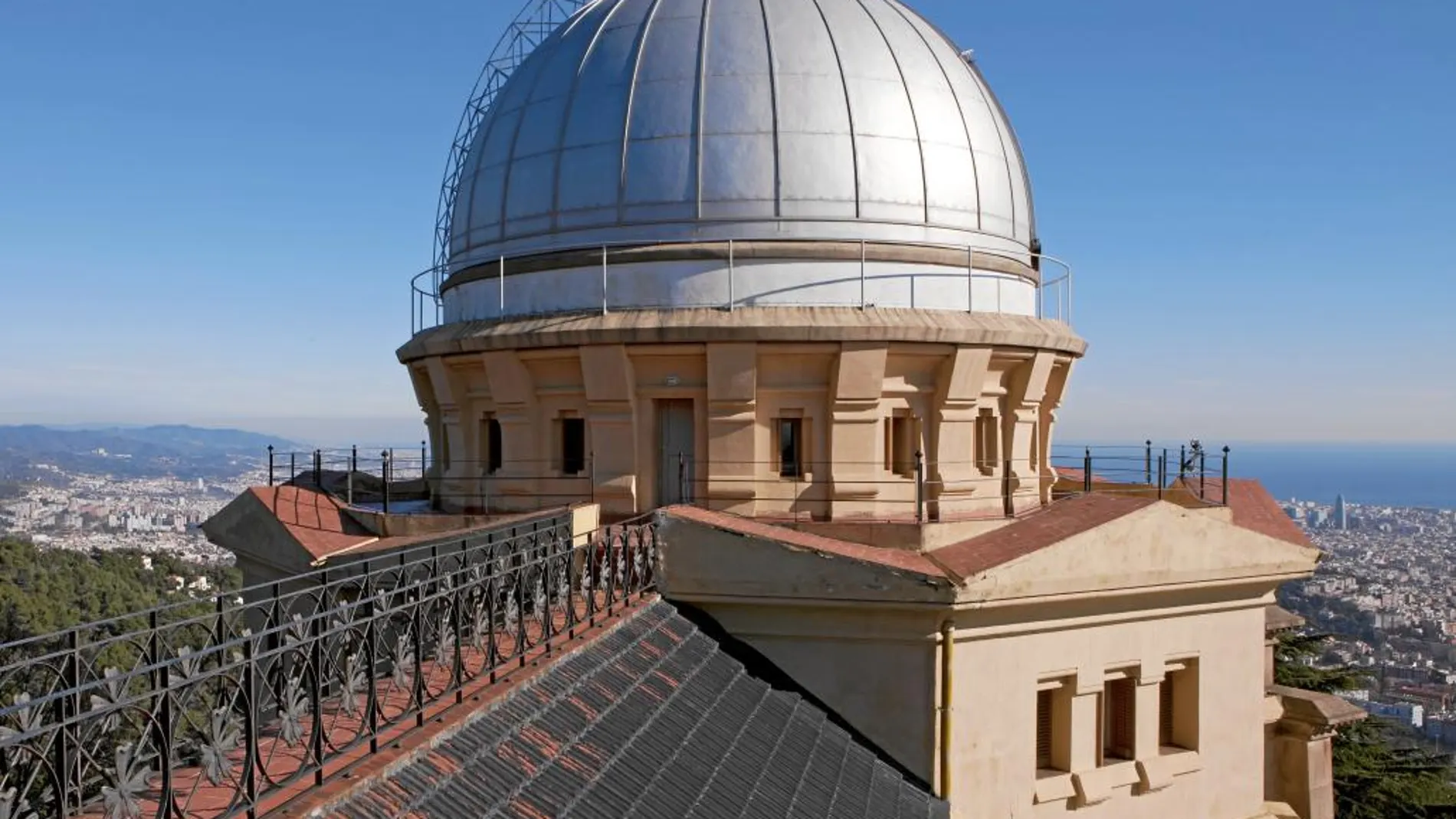 El Observatorio Fabra y su icónica cúpula que le ha dado color a Barcelona desde 1904