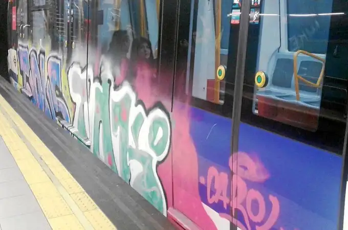 Los grafitis cuestan 3.825 euros al día a Metro