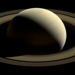 Una de las últimas imágenes de Saturno y sus anillos tomada por la sonda Cassini / Reuters