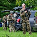 Agentes del FBI toman posiciones en el lugar donde se produjo un tiroteo en el condado de Harford (Maryland / )Efe