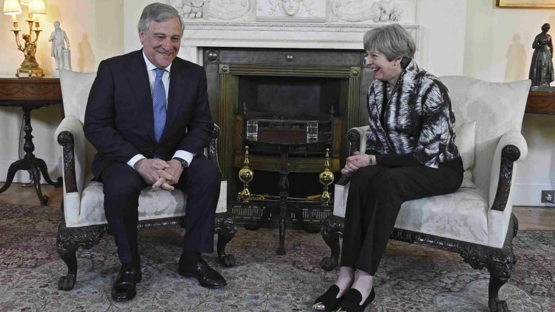 Theresa May recibe al presidente del Parlamento Europeo (PE), Antonio Tajani en Londres (Reino Unido).