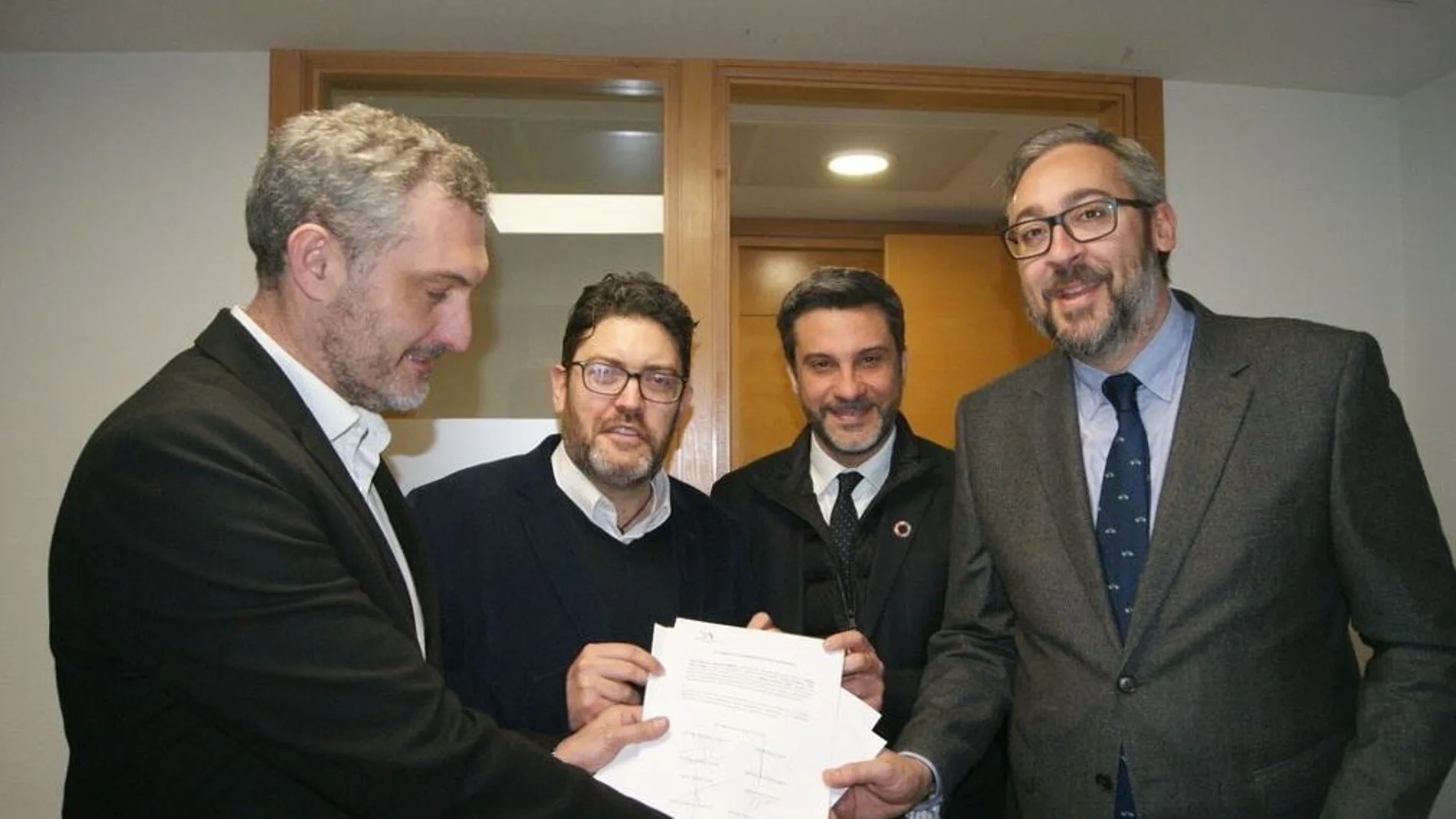 Los portavoces de los cuatro partidos parlamentarios. De izquierda a derecha, Óscar Urralburu (Podemos), Miguel Sánchez (Cs), Joaquín López Pagán (PSOE) y Víctor Martínez (PP), en una foto de archivo