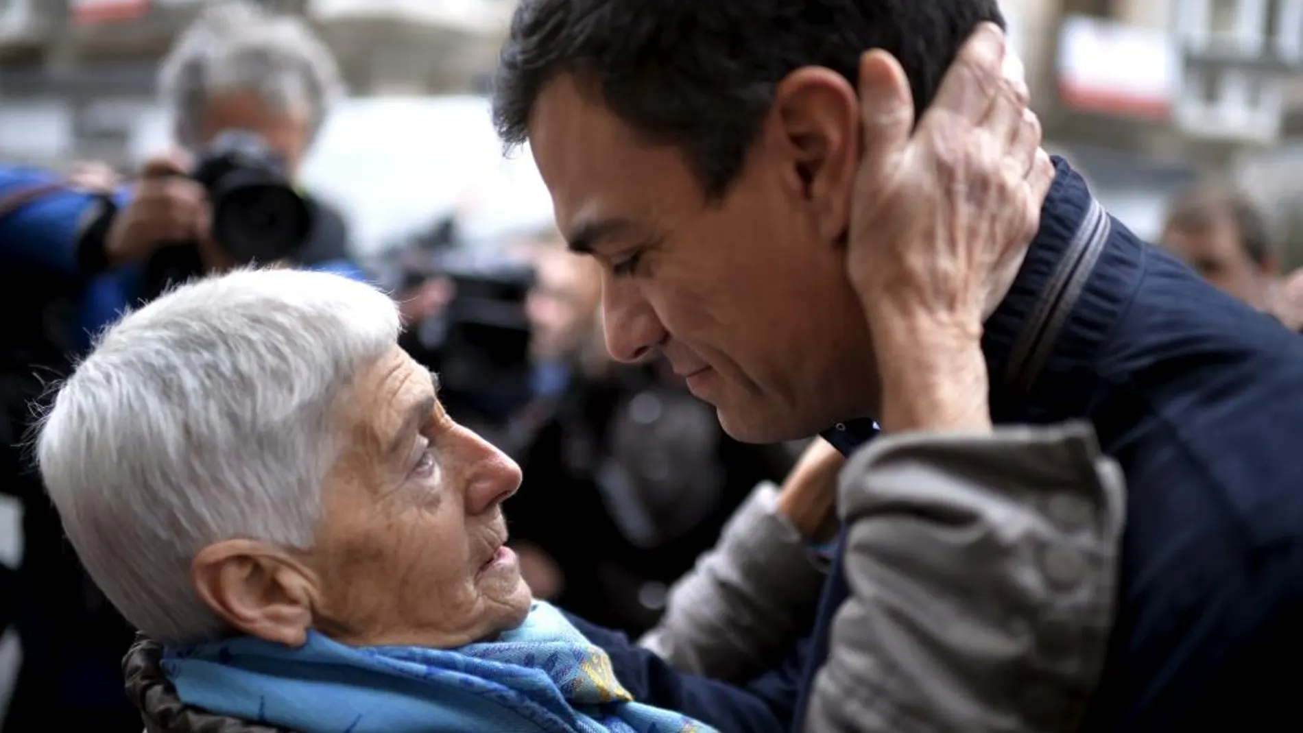 El candidato socialista a la Presidencia del Gobierno, Pedro Sánchez, en un acto celebrado hoy en Vitoria