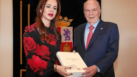 El Procurador del Común, Javier Amoedo, entrega su Informa Anual a la presidenta de las Cortes, Silvia Clemente