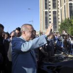 Recep Tayyip Erdogan tras superar el desmayo