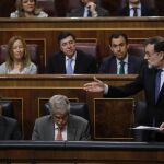 El presidente del Gobierno, Mariano Rajoy, durante su intervención hoy en el Congreso para responder a las preguntas de la oposición sobre la corrupción política