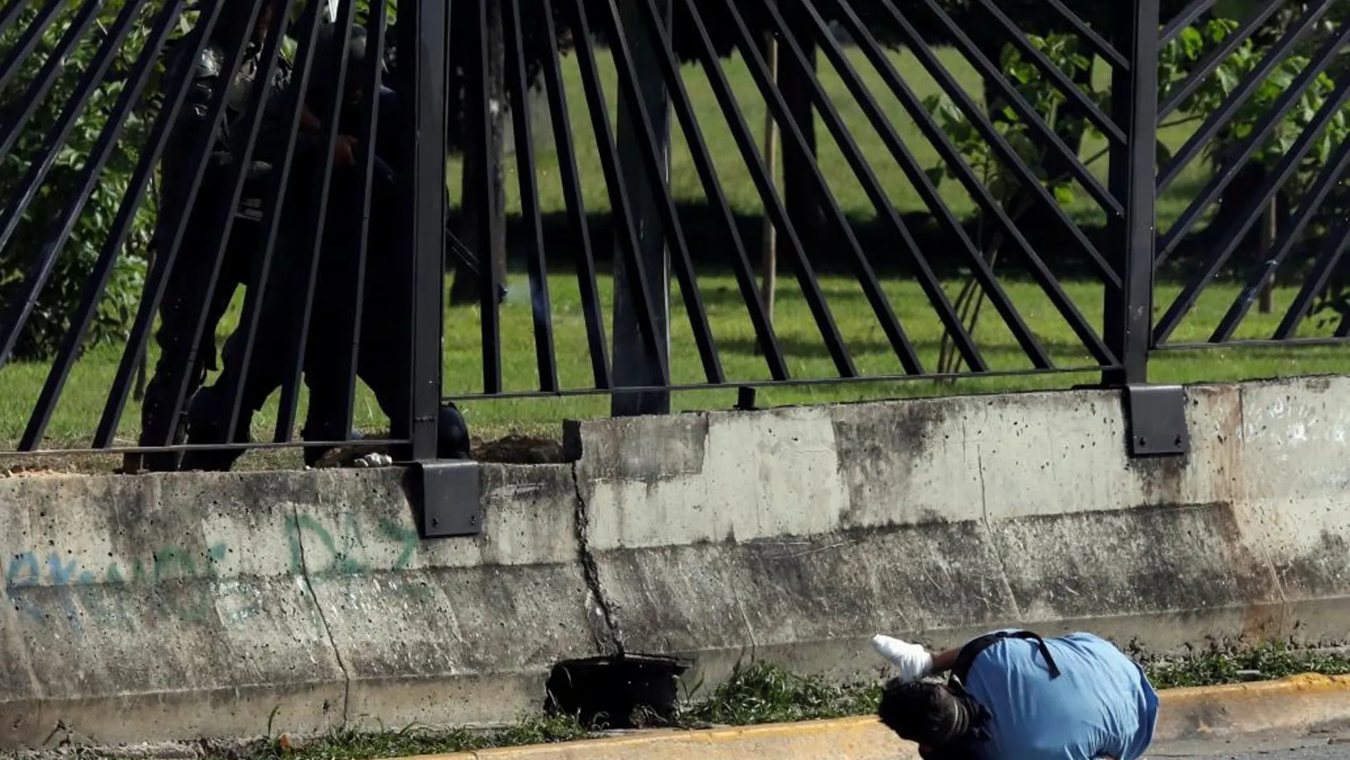 Una nueva jornada de protesta en Venezuela deja a otro joven asesinado