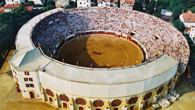 Vista aérea de la plaza de toros de Bayona
