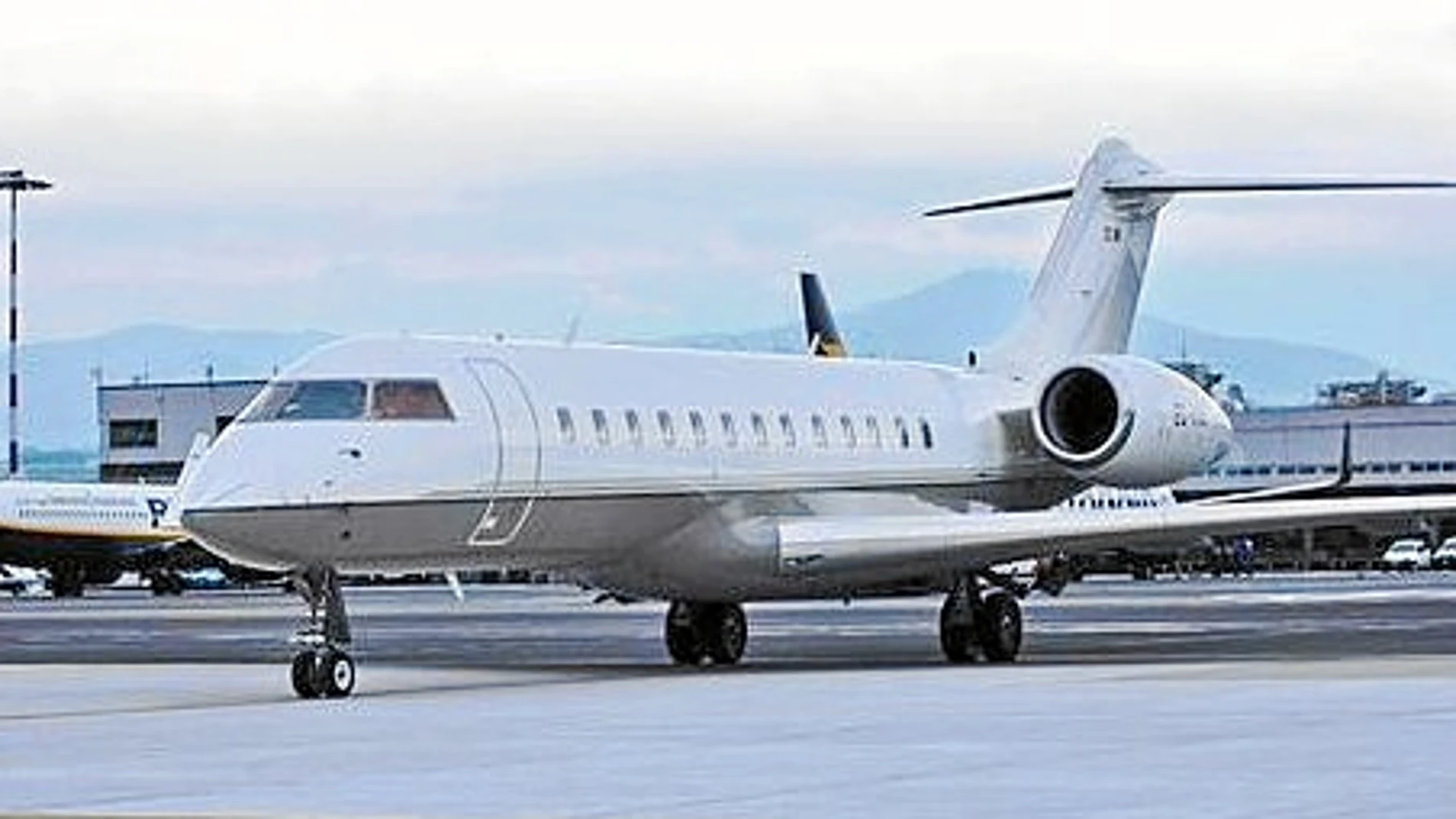 Un jet privado y de lujo para visitar al Pontífice de los pobres