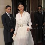 Selena Gomez, blanca y radiante en París