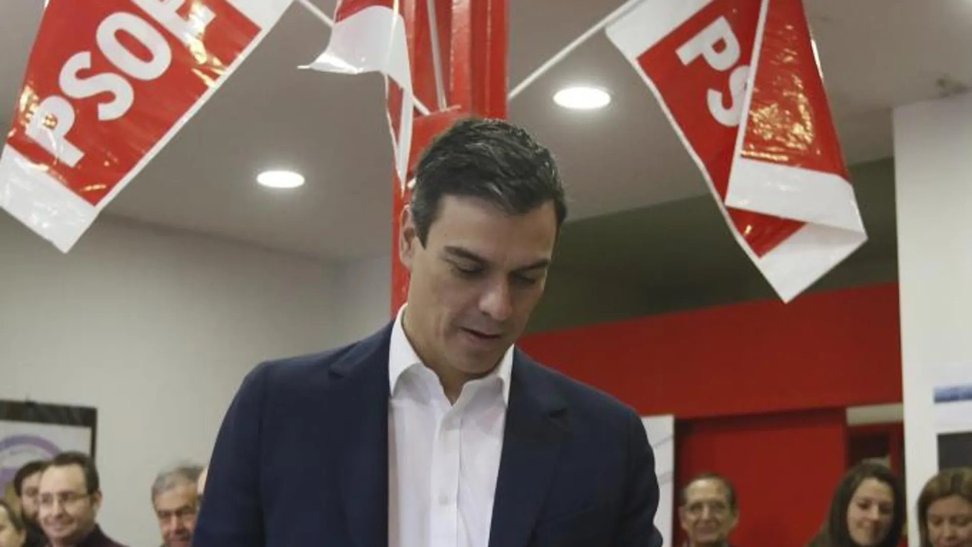 Sánchez votando