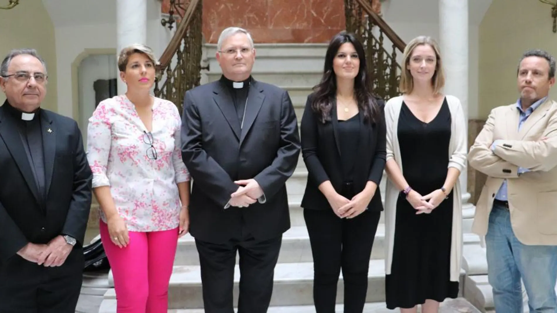 Las consejeras de Transparencia, Participación y Portavoz, Noelia Arroyo, y de Turismo y Cultura, Miriam Guardiola, se reunieron ayer con el obispo de la Diócesis de Cartagena, José Manuel Lorca Planes, para abordar cuestiones del plan director de la iglesia Santa María La Mayor de Cartagena