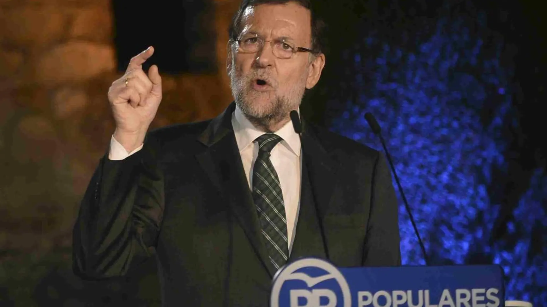 Mariano Rajoy, durante su intervención en un mitin del partido hoy en la localidad cordobesa de Cabra.