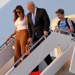 Donald Trump, Melania y Barron, a su llegada a la base del Air Force en Washington