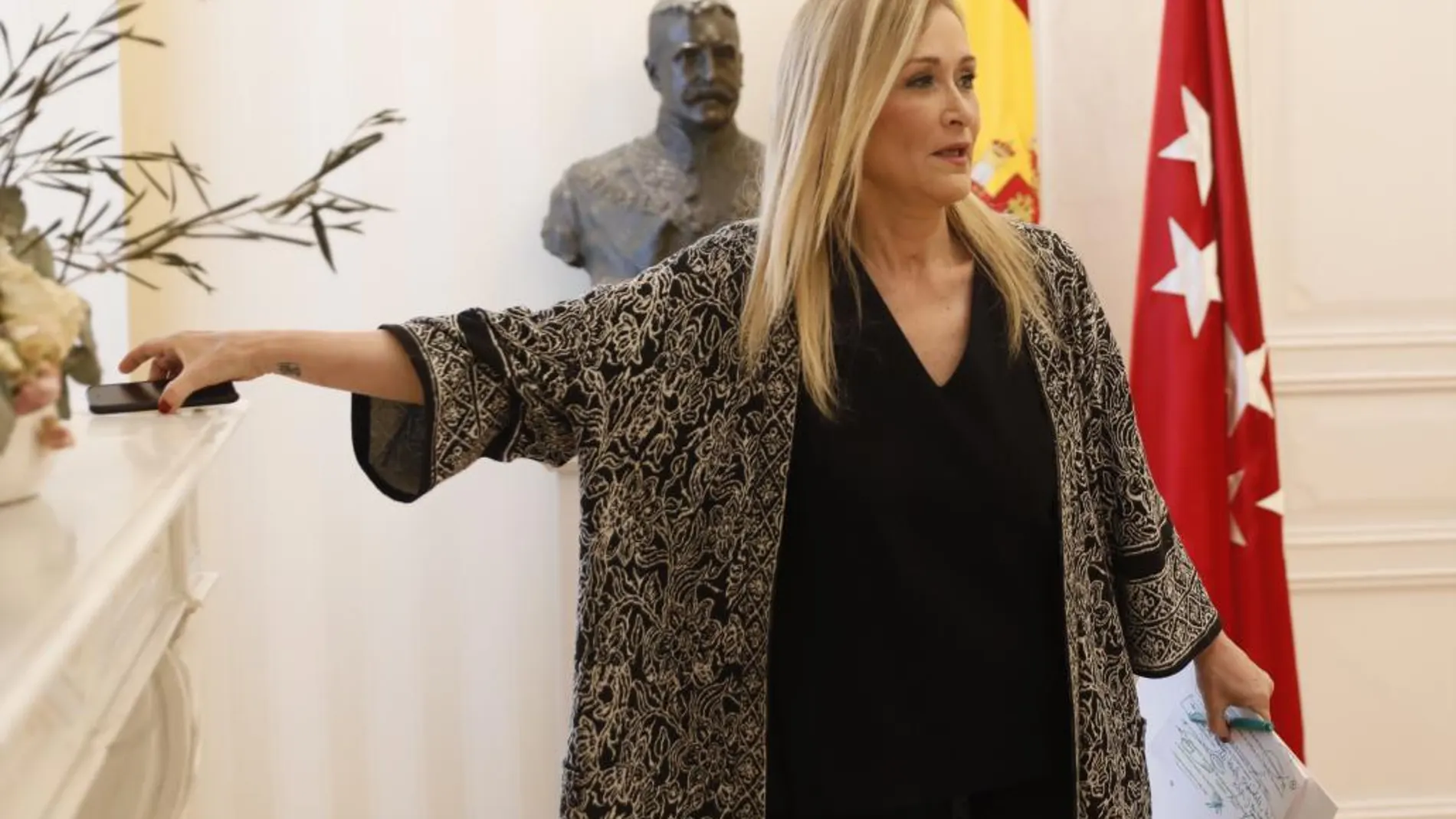 Cristina Cifuentes, durante la comparecencia que ha realizado esta tarde.