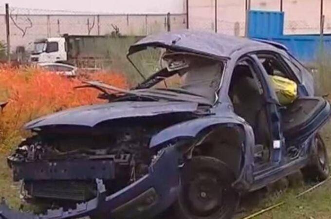 El coche de los cuatro fallecidos quedó totalmente destrozado / Foto: Atlas