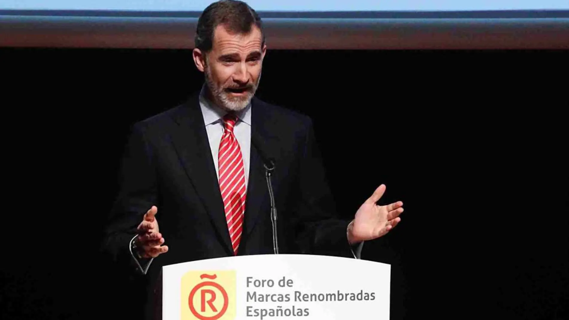 El Rey Felipe durante su intervención en la entrega de las acreditaciones a los nuevos embajadores de la VII promoción de los "Embajadores honorarios de la Marca España".