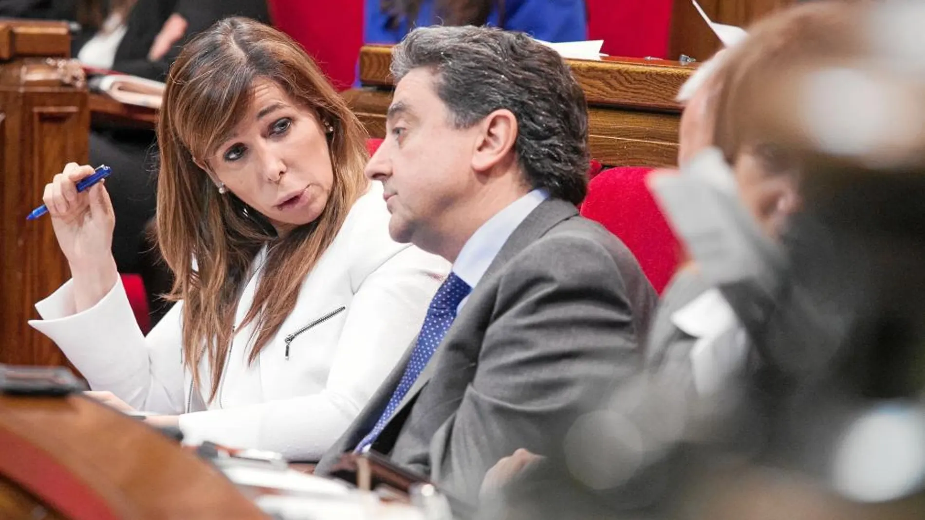 Sánchez-Camacho y Millo, ayer, en sus escaños del Parlament