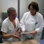 Los monitores de este plan formativo en Valme son el hematólogo Juan Carlos López y la enfermera Ana Aparicio, expertos en anticoagulación