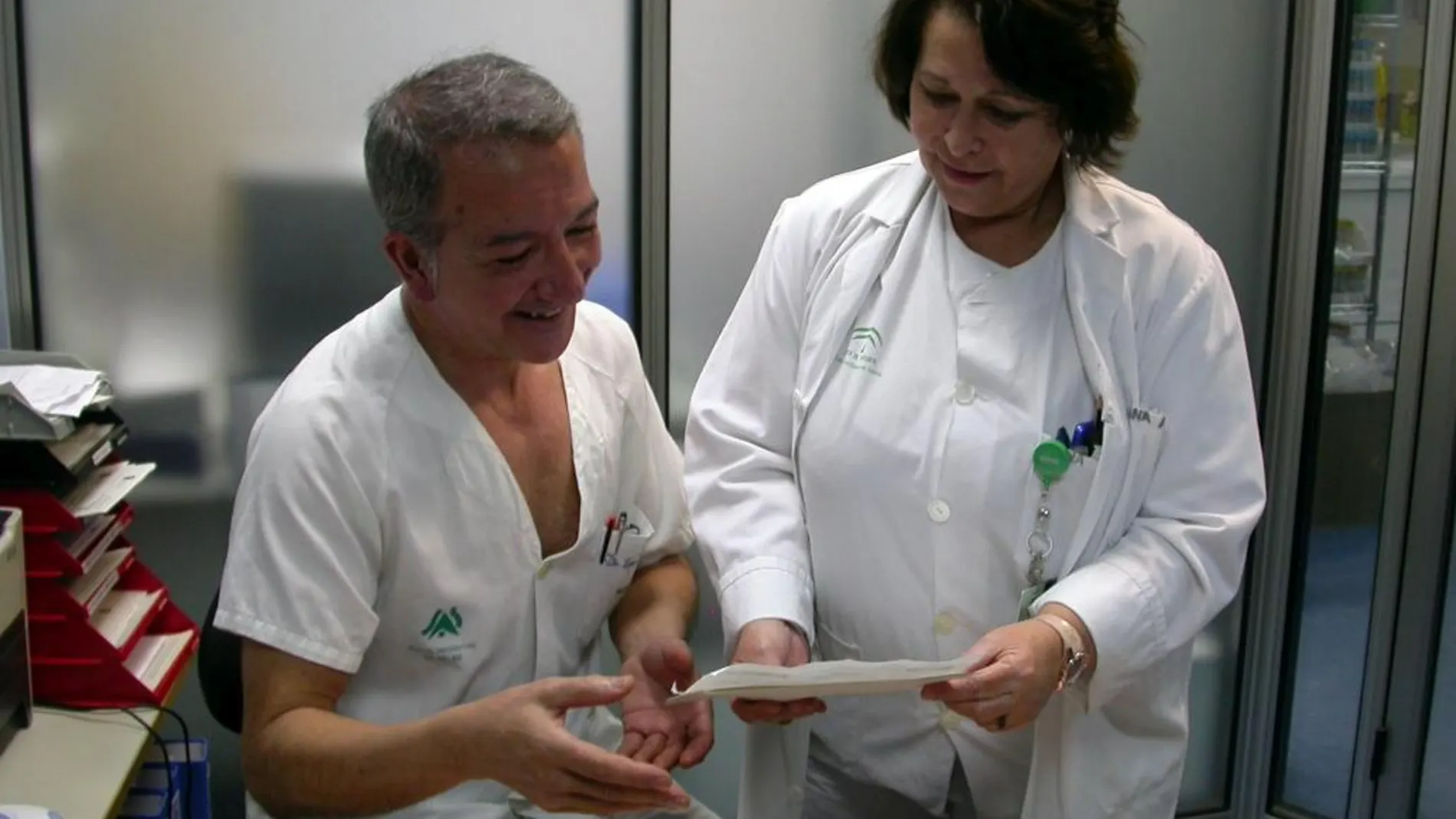Los monitores de este plan formativo en Valme son el hematólogo Juan Carlos López y la enfermera Ana Aparicio, expertos en anticoagulación