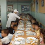 Baleares, Cataluña y Navarra son las comunidades en las que más cuesta el comedor escolar/ Manuel Olmedo